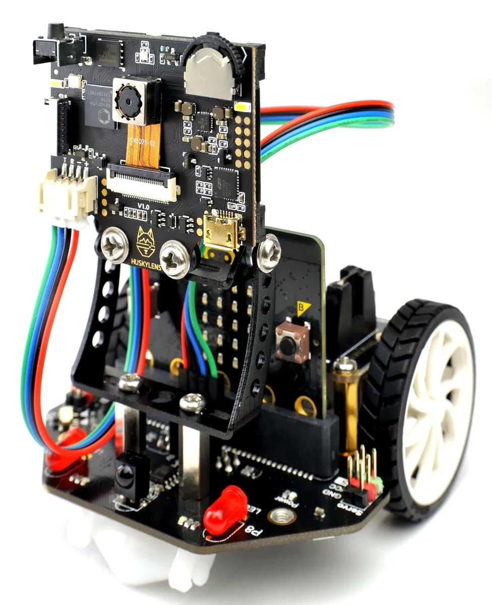 Alumnos programando un sistema de visión artificial con HUSKYLENS y UNIHIKER K10